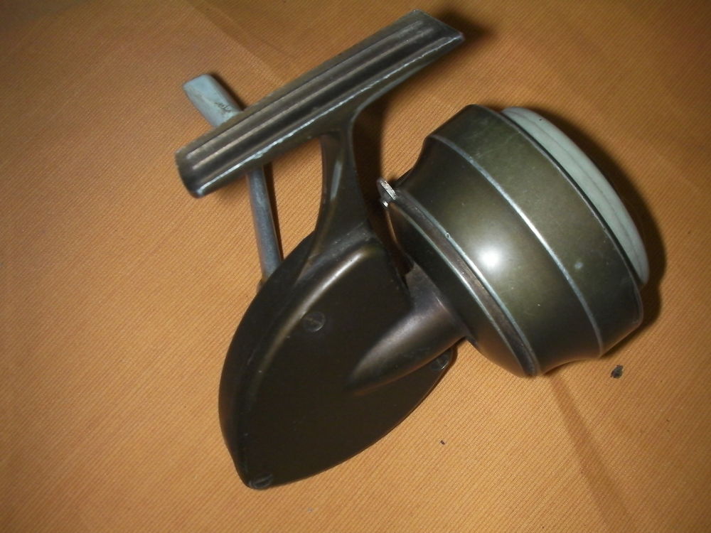 Moulinet lancer capot&eacute; LUXOR RELAX Sports