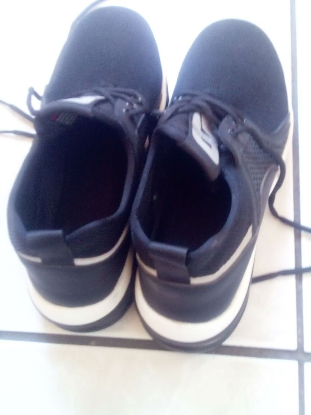Chaussures de s&eacute;curit&eacute; basses , style baskets T 38 Chaussures