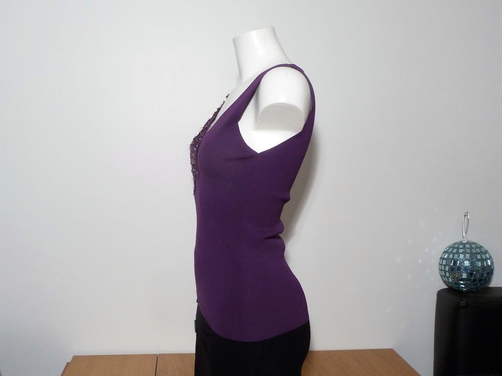 Top/ Tee Shirt Violet Fonc&eacute; avec 4 Fleurs sans manches- 123 Vêtements