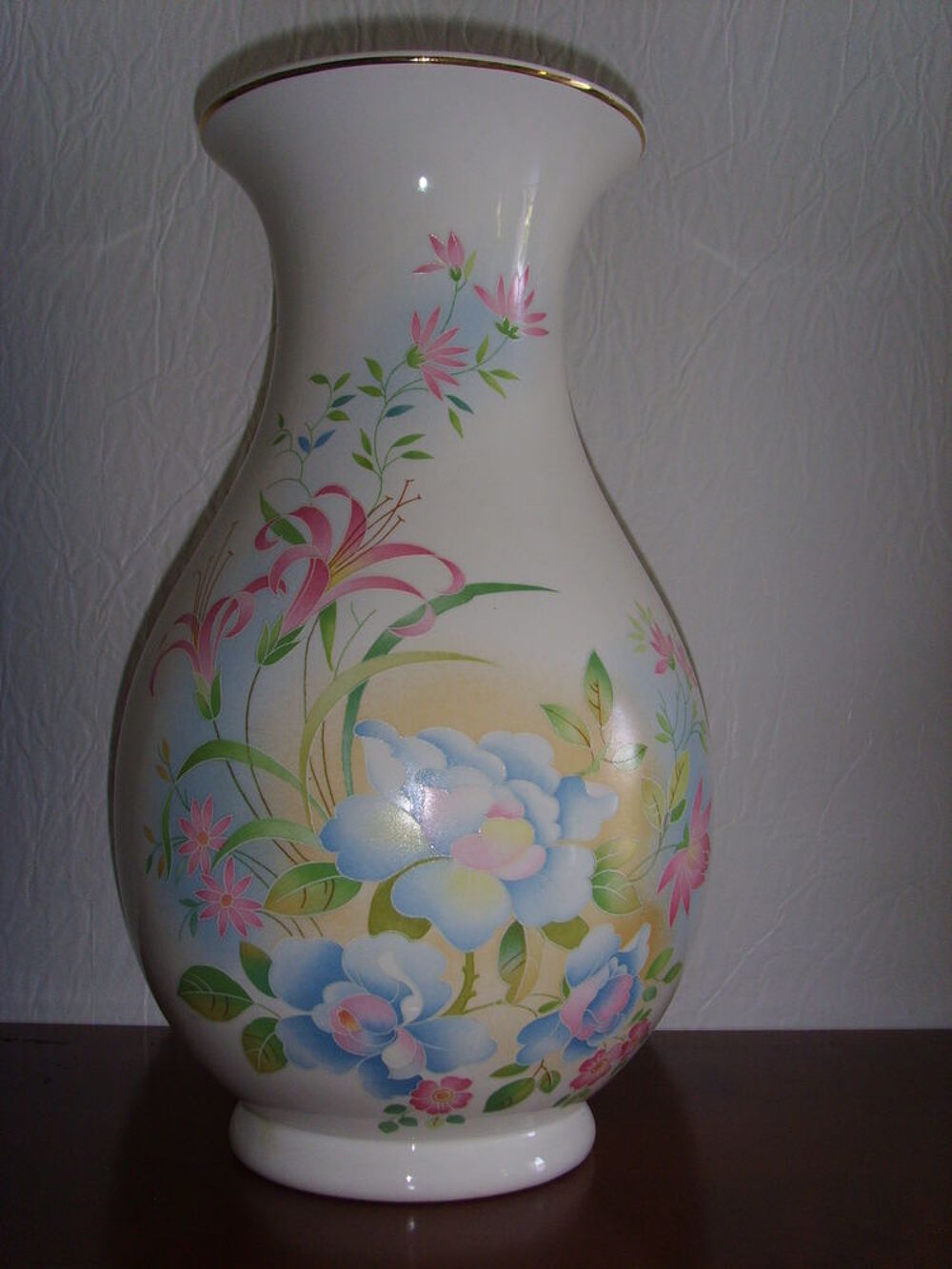 Vase blanc &agrave; fleurs Décoration