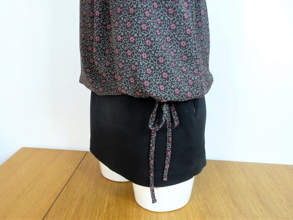 Top Fleuri Vert Fonc&eacute; Rouge et Kaki- Ici et Maintenant Vêtements