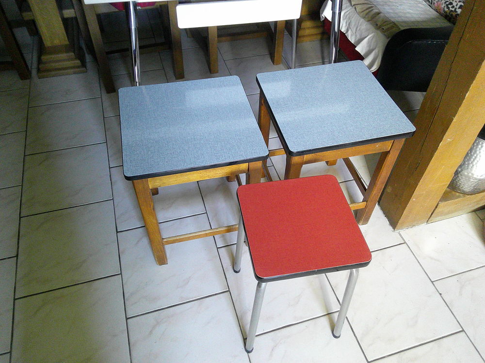 32 chaises en formica vintage Meubles