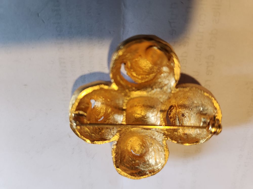 Broche carr&eacute;e dor&eacute;e PM LANVIN Bijoux et montres