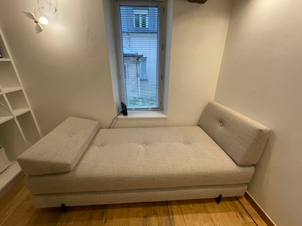 Canap&eacute; lit marque UNPOLISHED DESIGN jamais utilis&eacute;
200x84cm Meubles