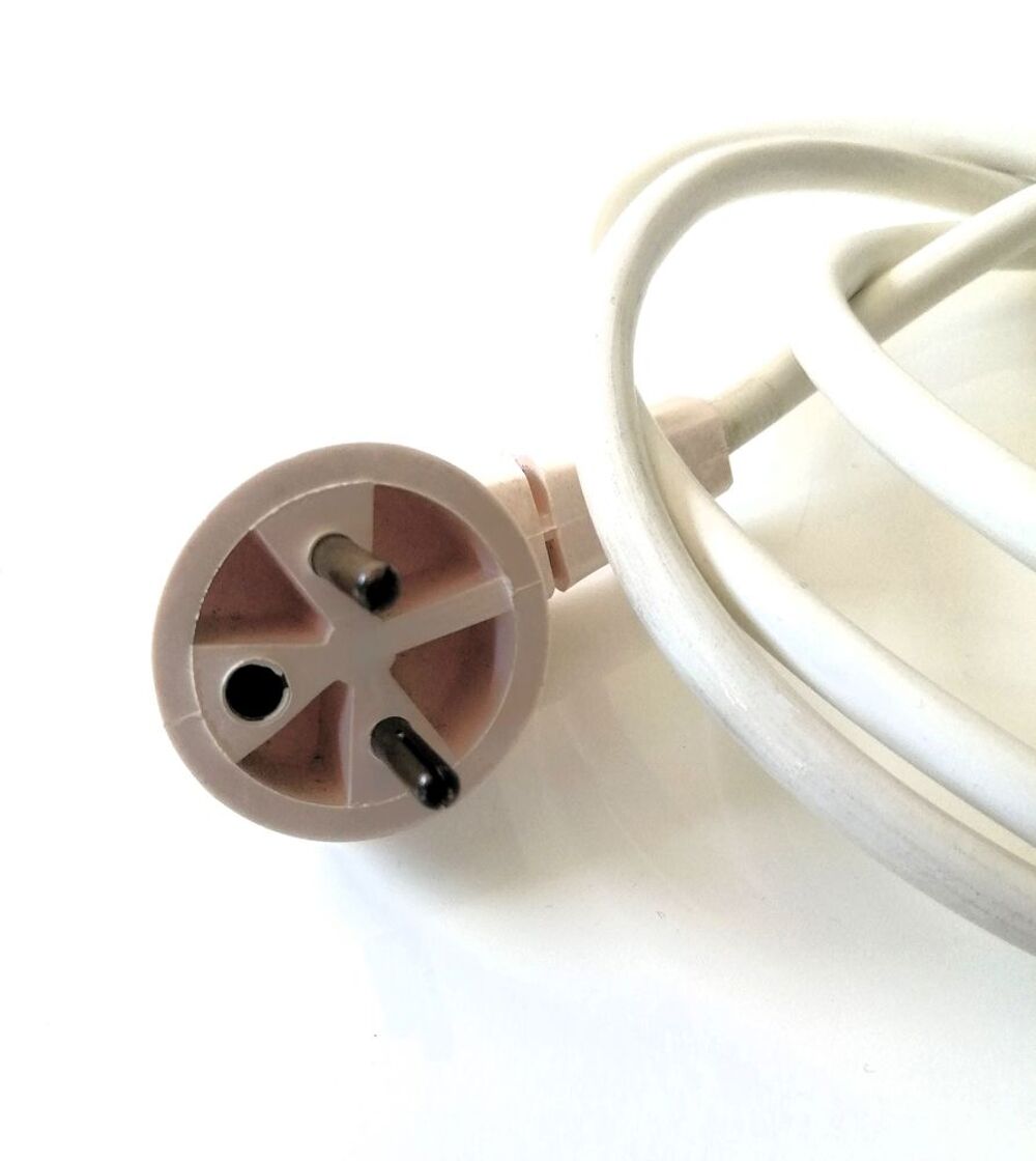 C&acirc;ble d'alimentation blanc L 1,53 m avec prise de terre Bricolage