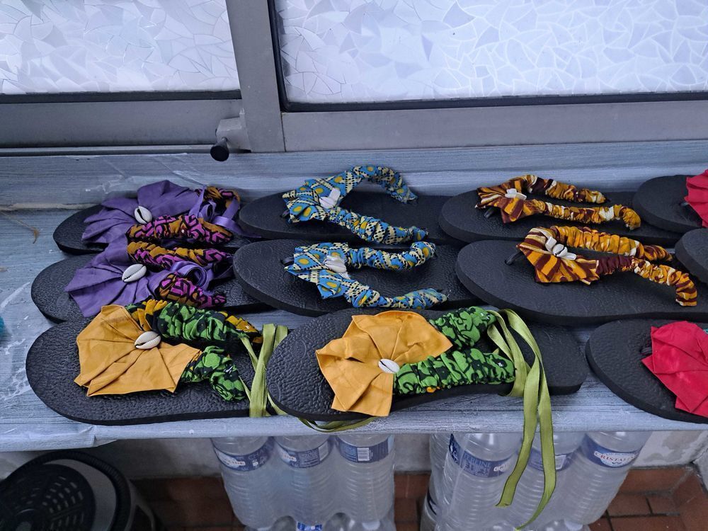 T-shirts, sacs et tongs customis&eacute;s Vêtements