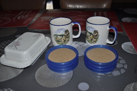 Lot de deux tasses/mugs 5 Perreuil (71)