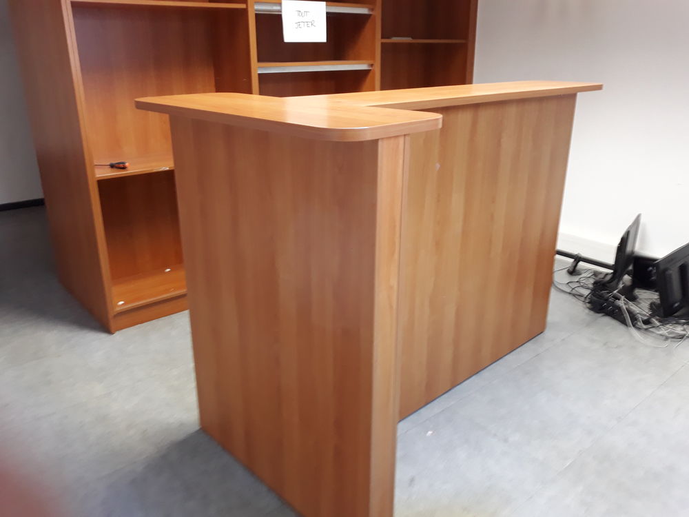 tr&egrave;s+belle+banque+d+accueil+avec+bureau+incorpore+en+bois Meubles
