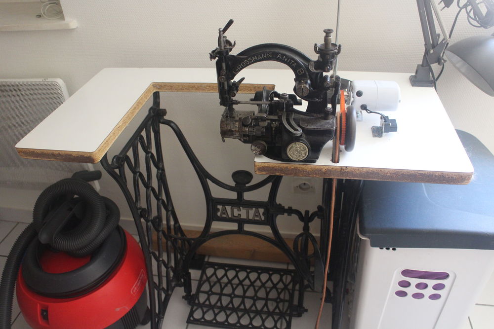 Ancienne machine &agrave; paille chapeaux Vêtements