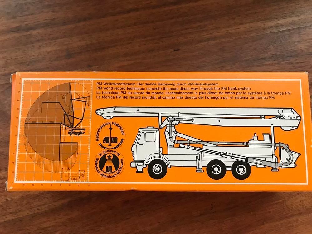 Camion pompe &agrave; b&eacute;ton miniature avec bo&icirc;te PUTZMEISTER 