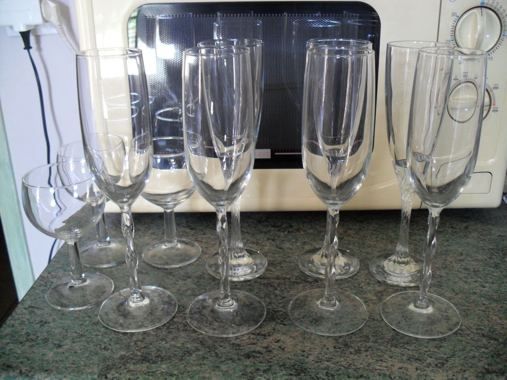 7 Fl&ucirc;tes &agrave; champagne +3 verres ballon offert Dcoration