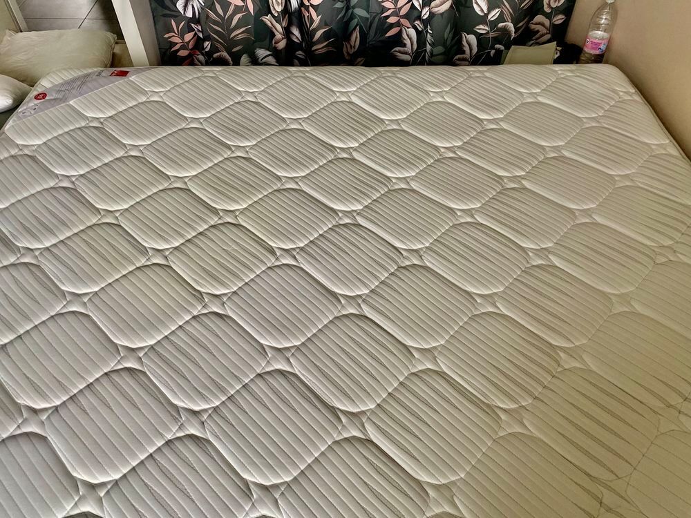 Matelas/sommier/prot&egrave;ge matelas Meubles