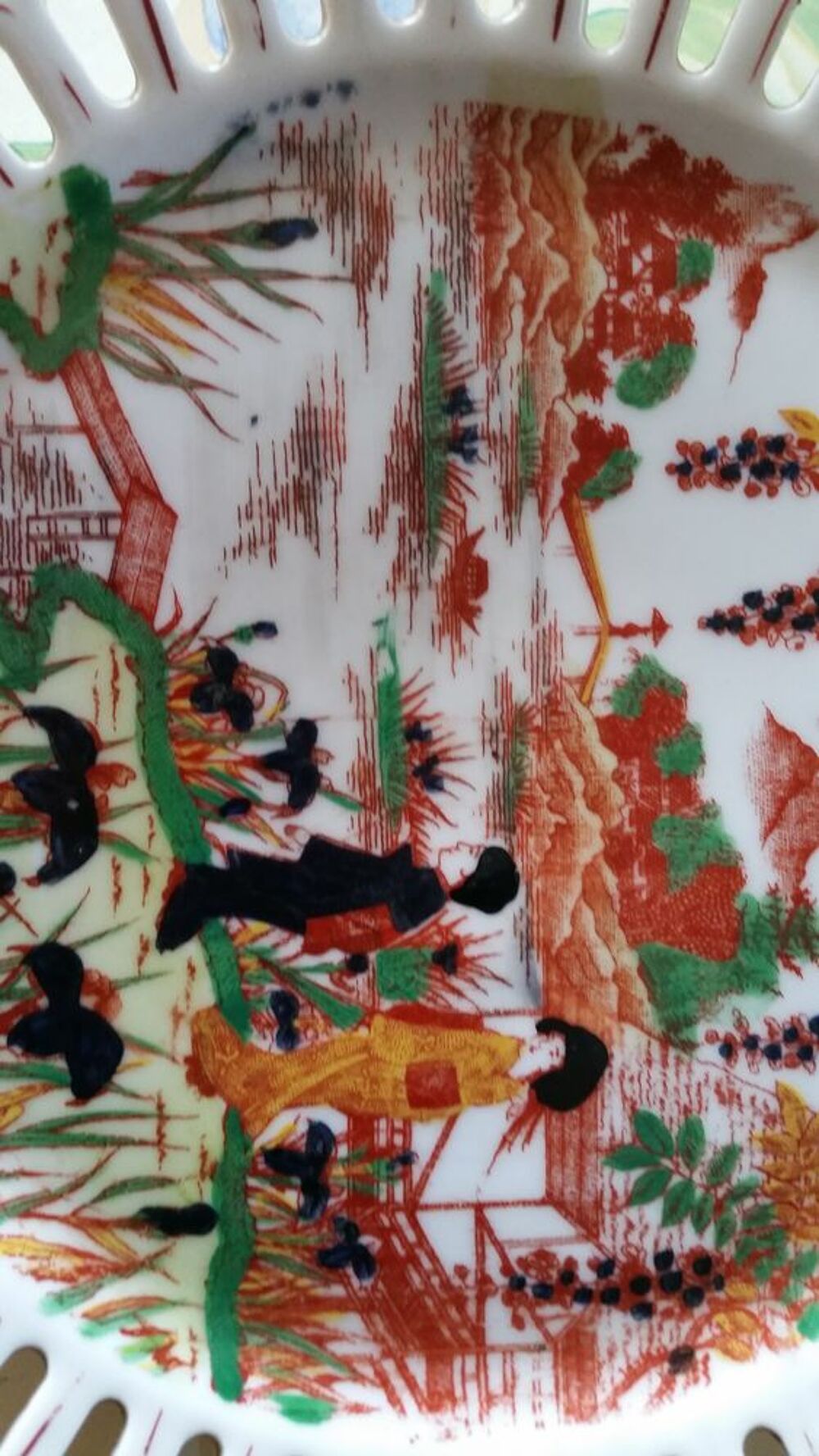 Assiette chinoise aux bords ajour&eacute;s Cuisine