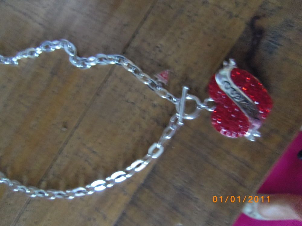 collier GUESS
Bijoux et montres