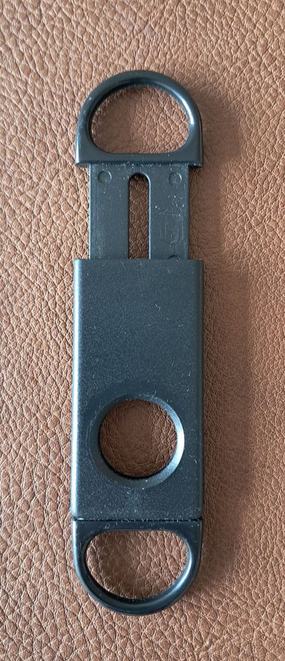 coupe cigare 
diam&egrave;tre 2 cm 
lame stainless steal 
11x3 cm Bricolage