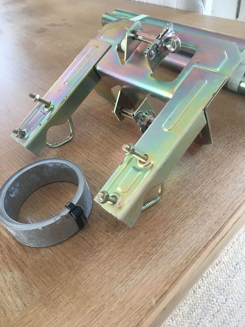 Kit fixation antenne ou parabole chemin&eacute;e NEUF Bricolage