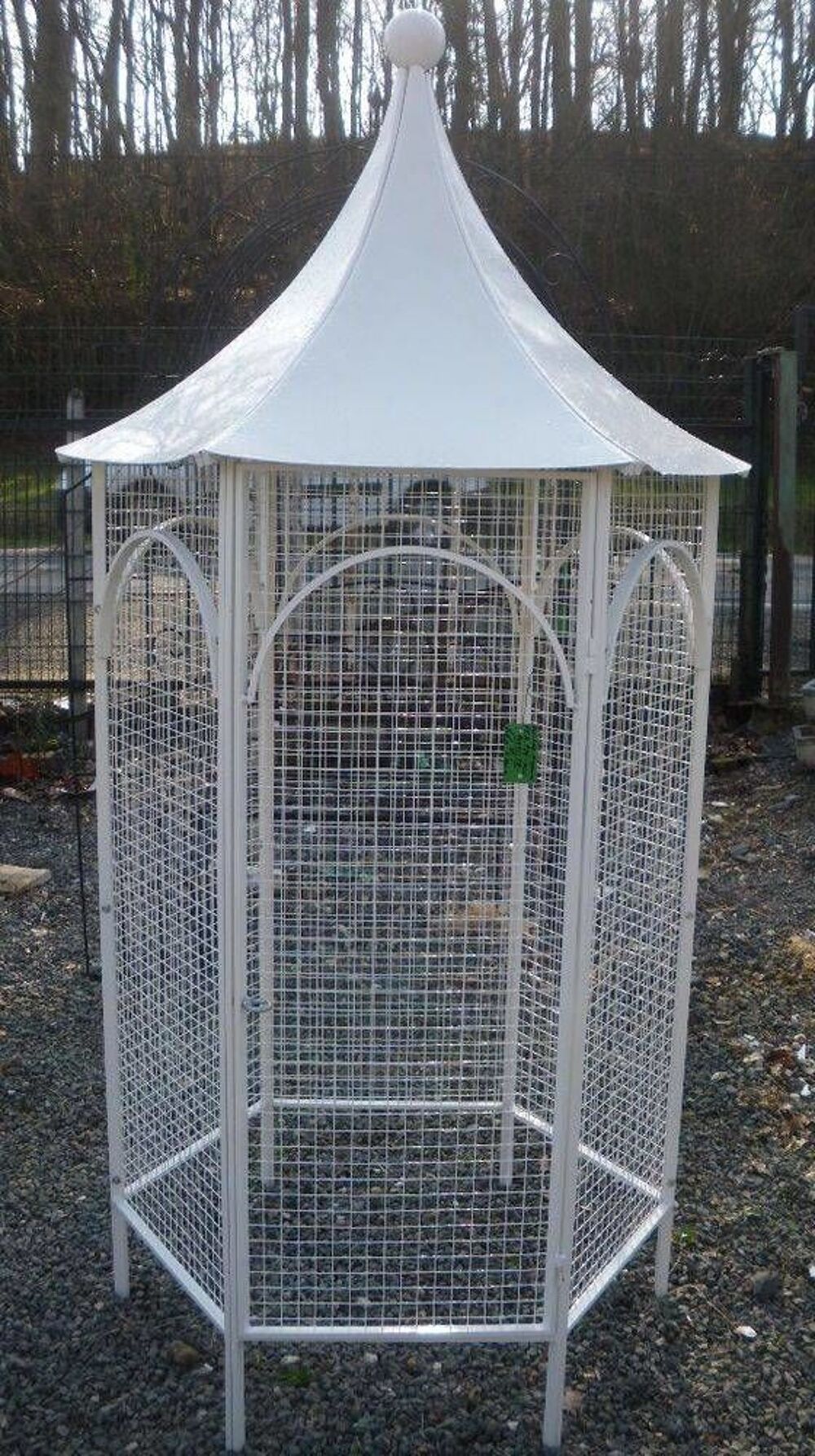 Voli&egrave;re / Cage en fer plein Jardin