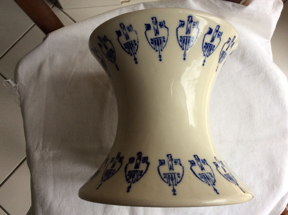 Vase diabolo ancien gr&eacute;s St Uze terre de fer blanc bleu Décoration