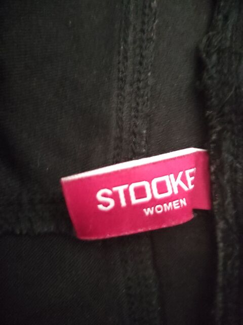 15€ deux jeans taille 44 15 Accolay (89)