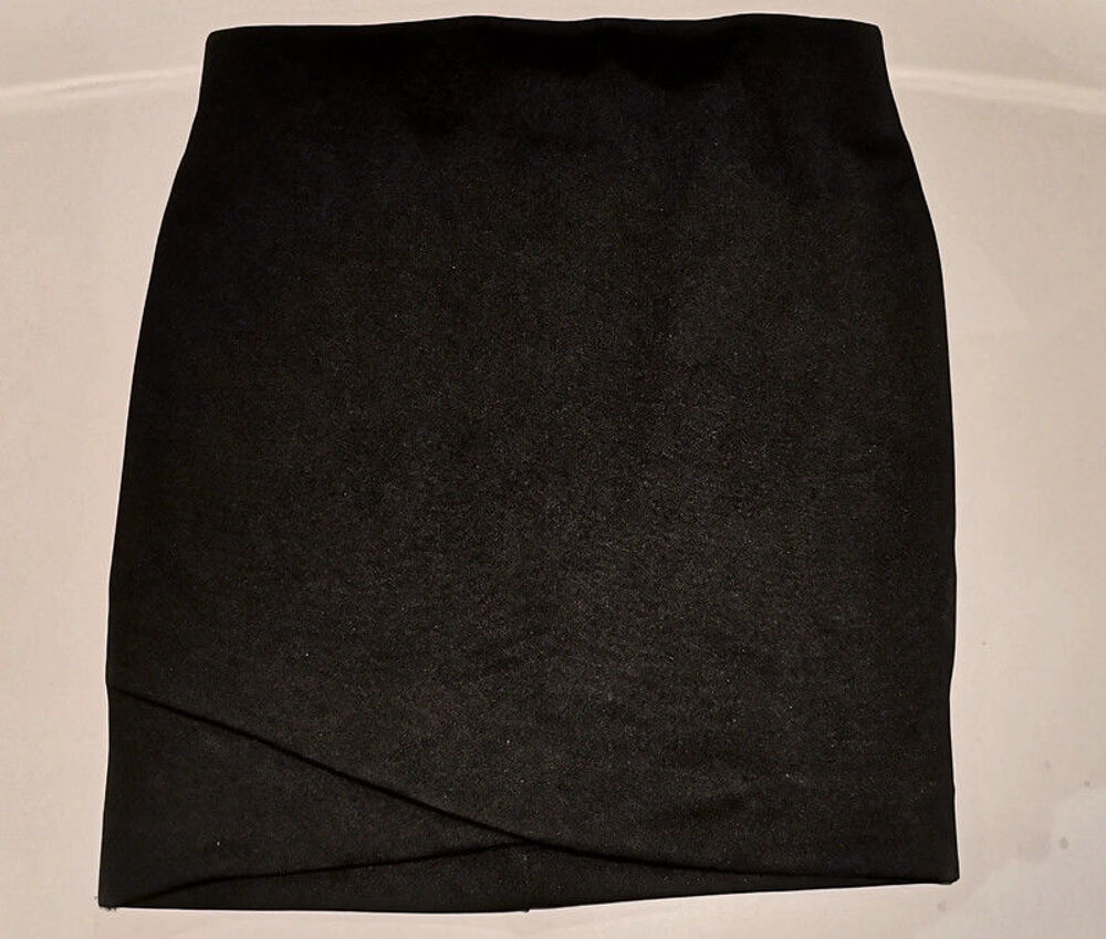 Jupe noire extensible en polyester H&amp;M taille 34 Vêtements
