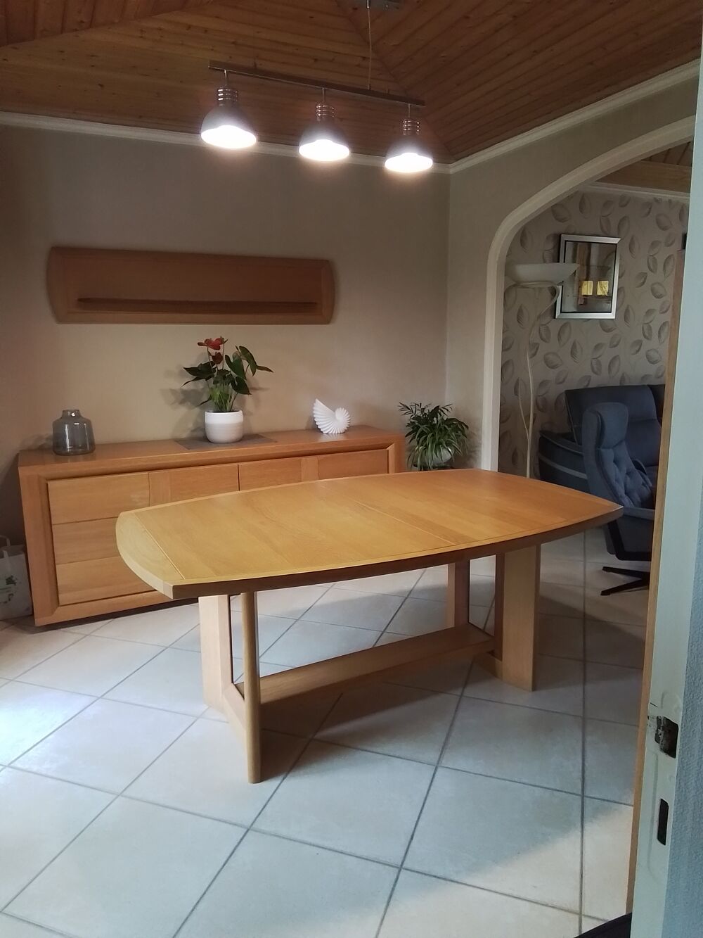 Table de salle &agrave; manger , enfilade et vitrine Meubles