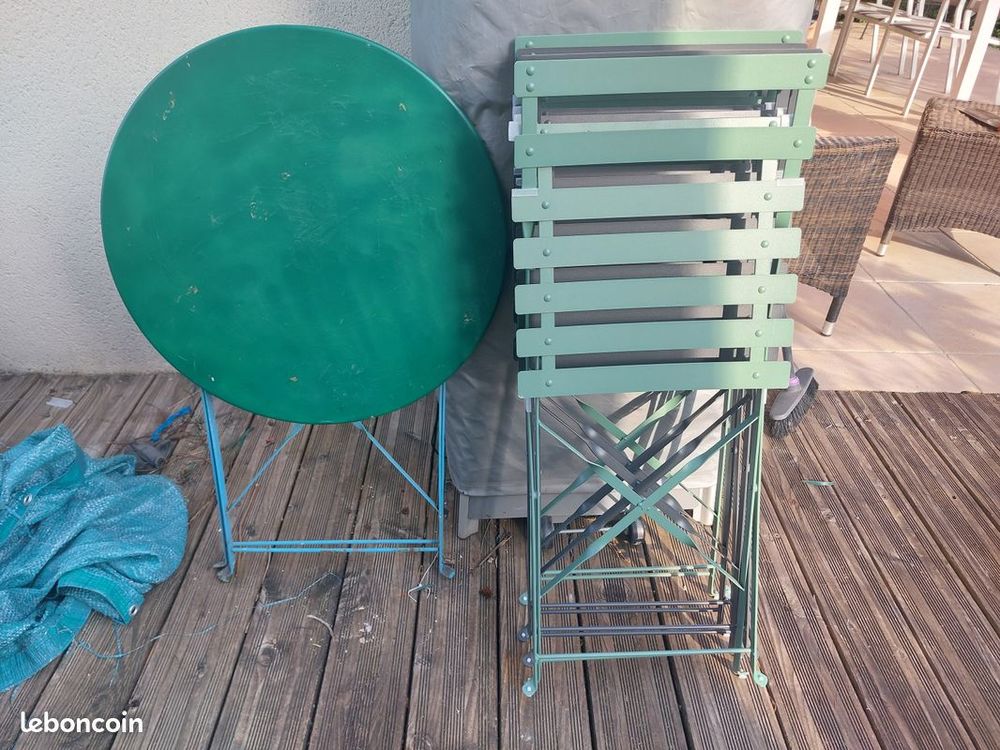 1 Table ronde et 4 chaises neuves de bistrot ou de jardin Jardin