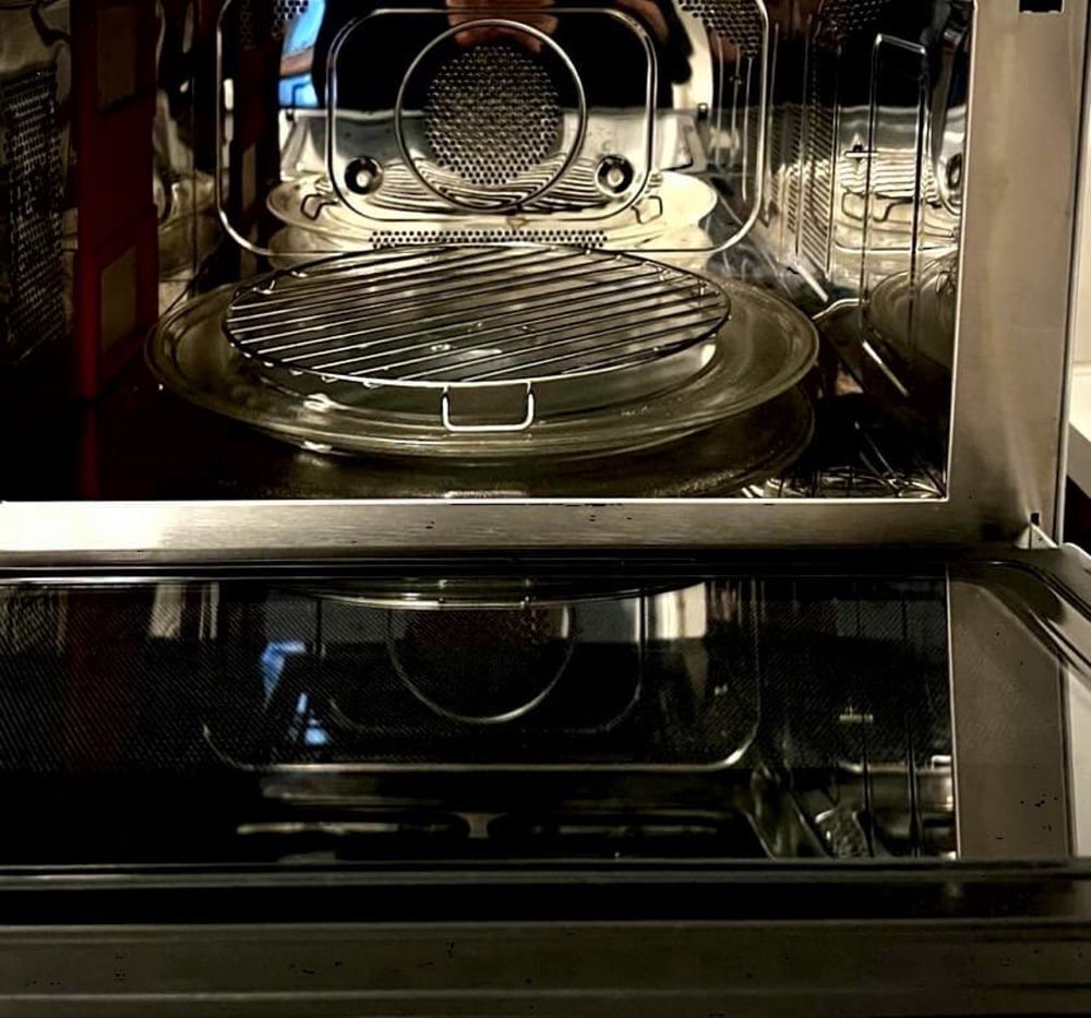 Four mixte mobile Whirlpool MWP338SB 900
Electroménager