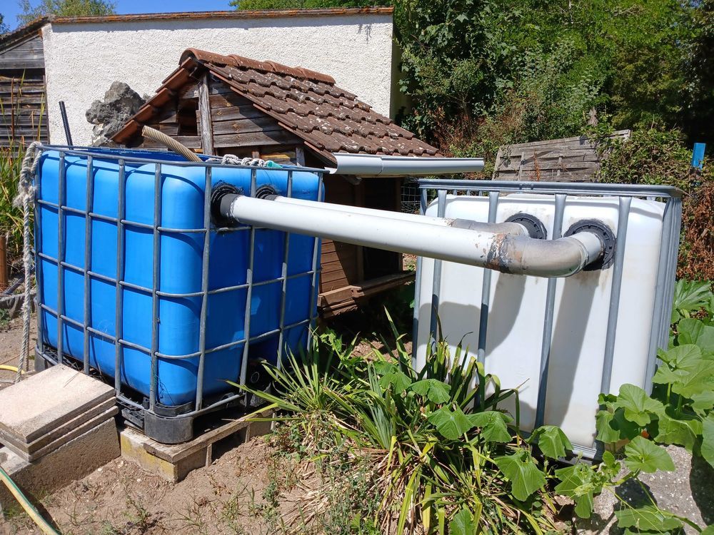 Cuves r&eacute;cup&eacute;ration d eau. 1 M Cube. Jardin