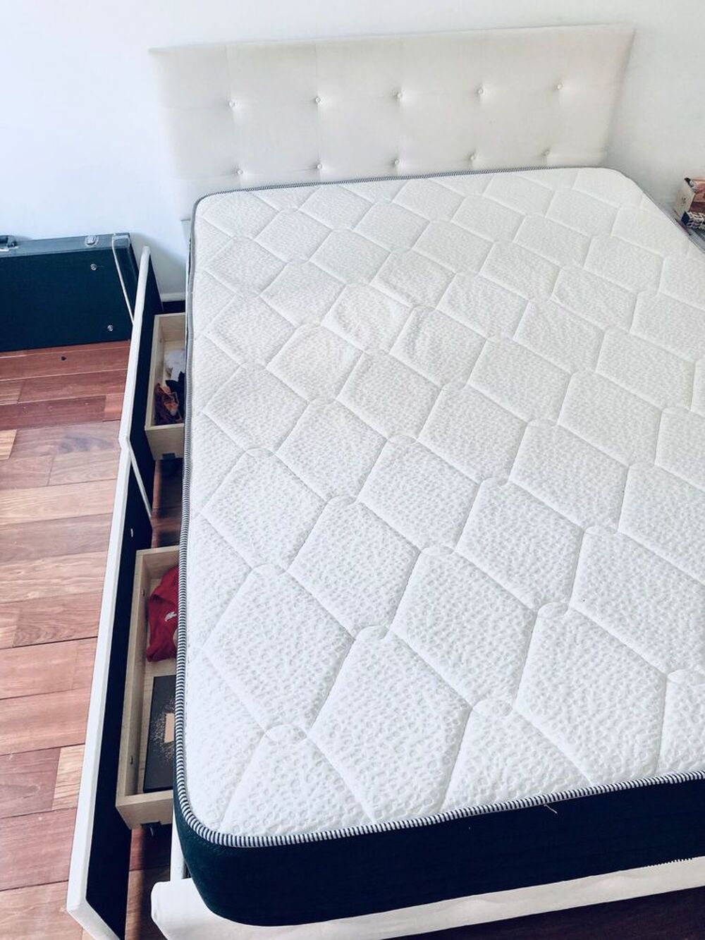 Ensemble lit + matelas t&ecirc;te de lit velours + 4 tiroirs Meubles