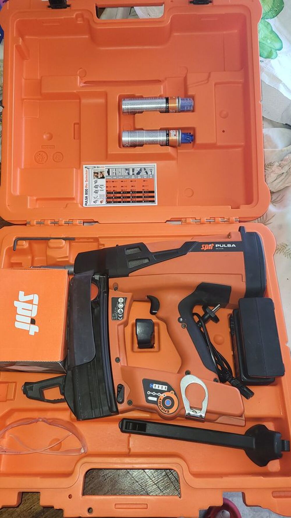 CLOUEUR GAZ SPIT PULSA 800E Bon prix !! Bricolage