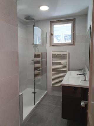  Appartement à louer 5 pièces 92 m² Vienne