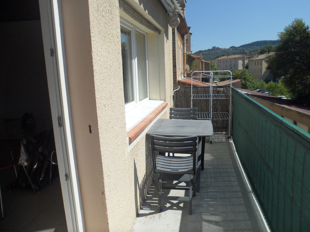 Location Appartement T2 3 pièces 46m² près de la poste à Apt Apt