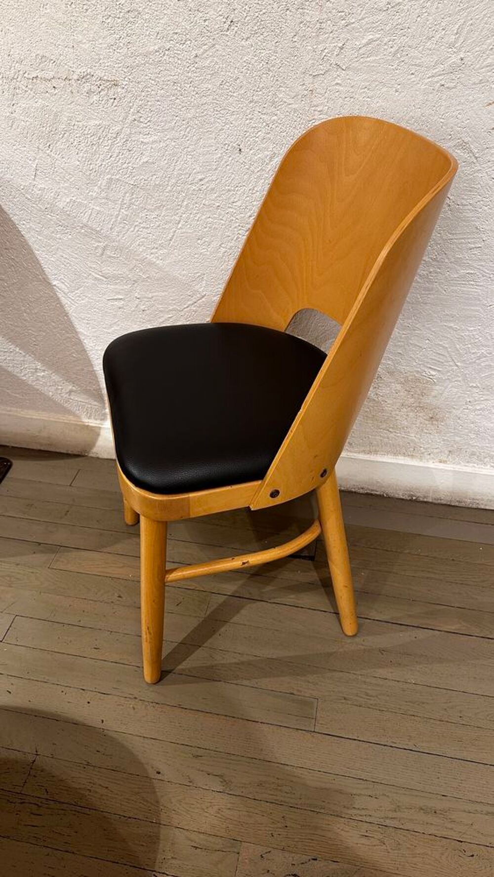 Chaise en bois et cuir noir pour salon ou salle &agrave; manger Meubles