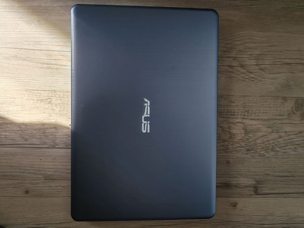 Ordinateur Asus Notebook
Model : E406 S Matériel informatique