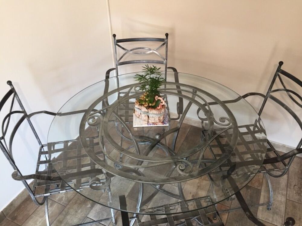 table et 4 chaises en fer forg&eacute;s tr&egrave;s bon &eacute;tat 200€ Meubles
