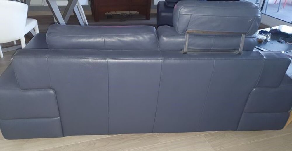 Canap&eacute; cuir vachette, gris avec t&ecirc;ti&egrave;re et pouf Meubles