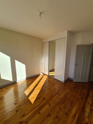  Appartement à louer 6 pièces 85 m²