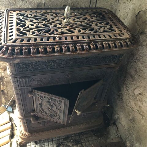 Po�le � bois tr�s ancien en fonte 150 Plouguenast (22)