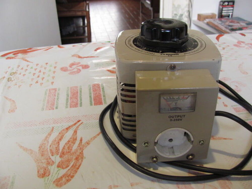 R&eacute;gulateur de voltage. Electroménager