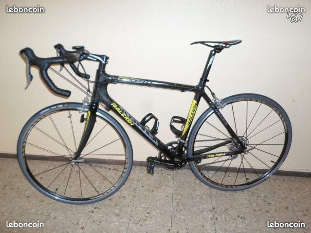 V&eacute;lo de course "Raleigh" (tout en carbone) Vélos