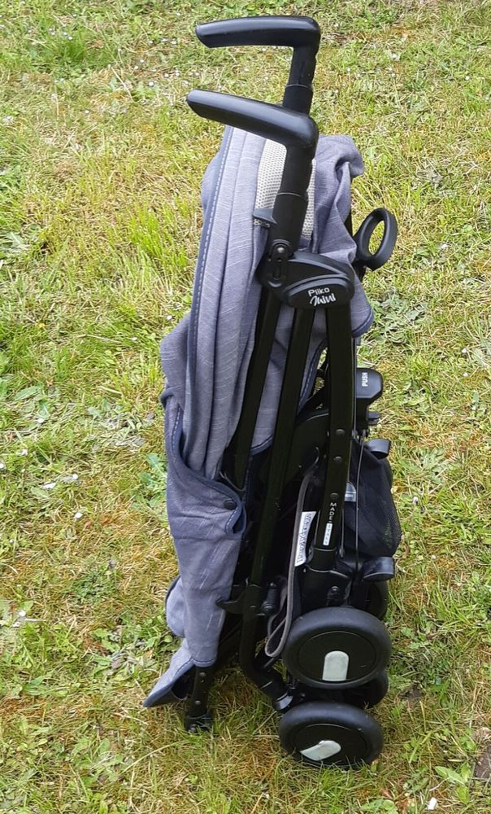 Poussette pliable Pu�riculture