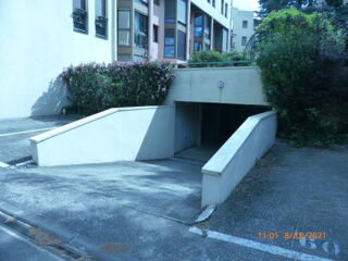  Parking / Garage  louer 10 m