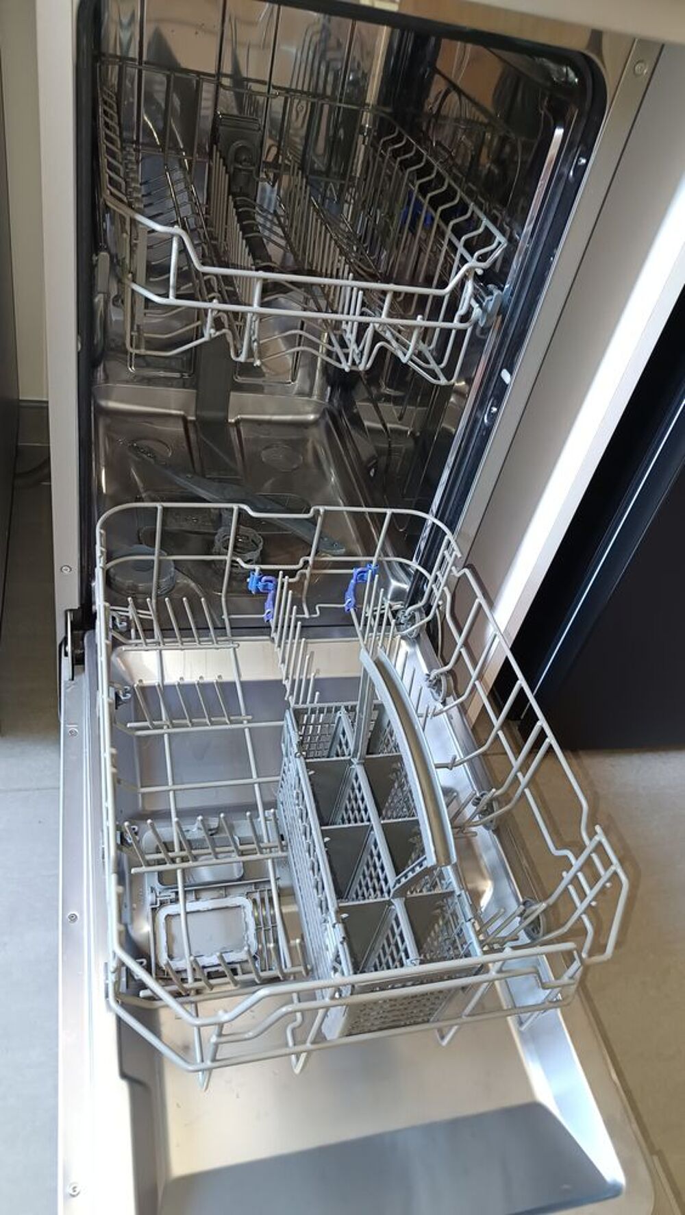 Lave-vaisselle Valberg 45 cm ? Tr&egrave;s bon &eacute;tat
Electroménager