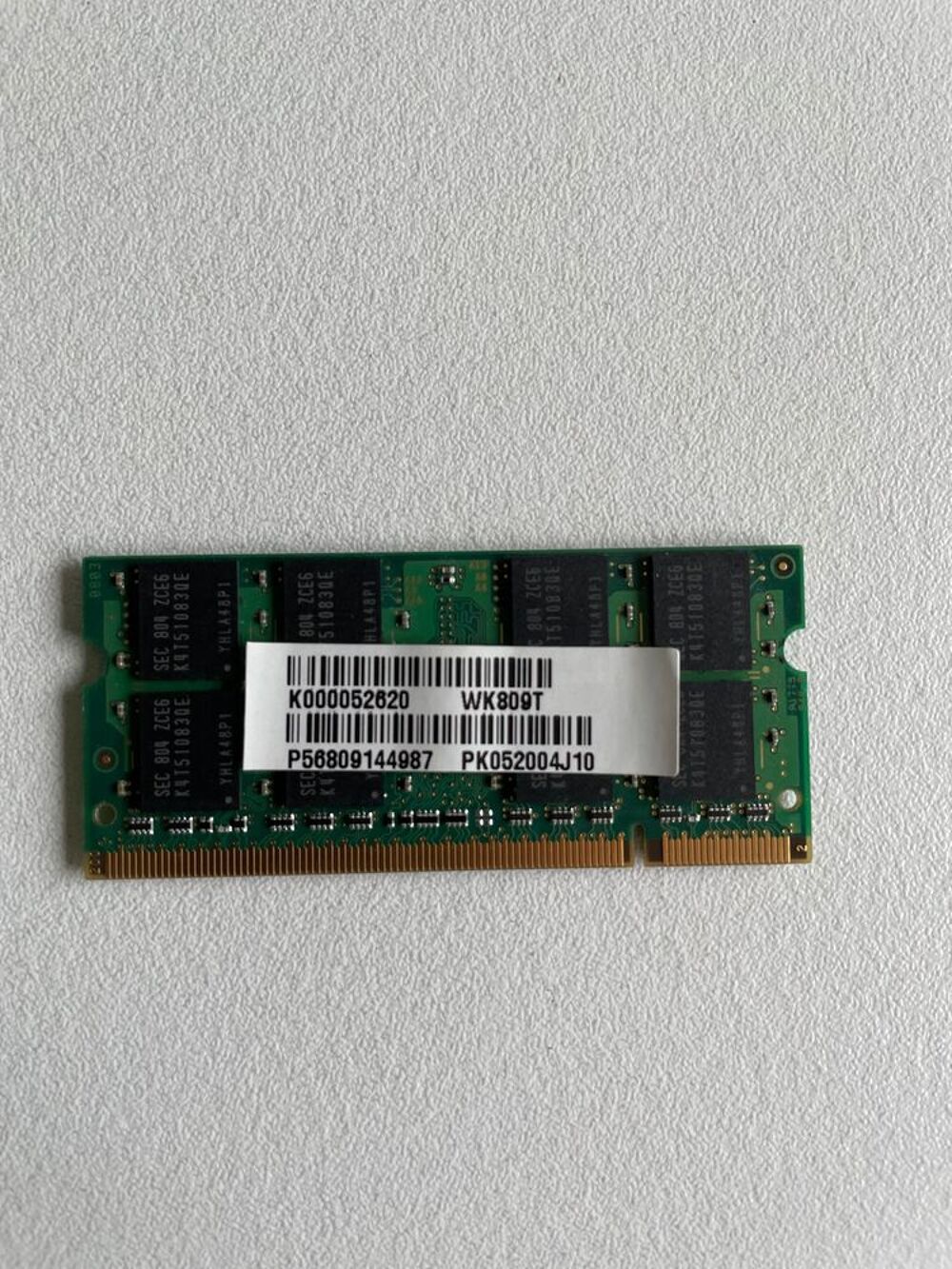 M&eacute;moire Samsung 1GB 2R*8 PC2 5300S CL5 Matériel informatique