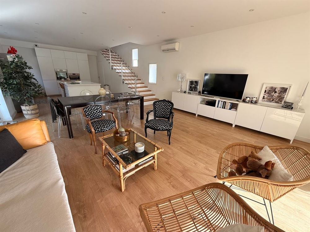 Vente Maison Villa principale avec une dépendance villa T2 sur un terrain de 727 m2 Six fours les plages
