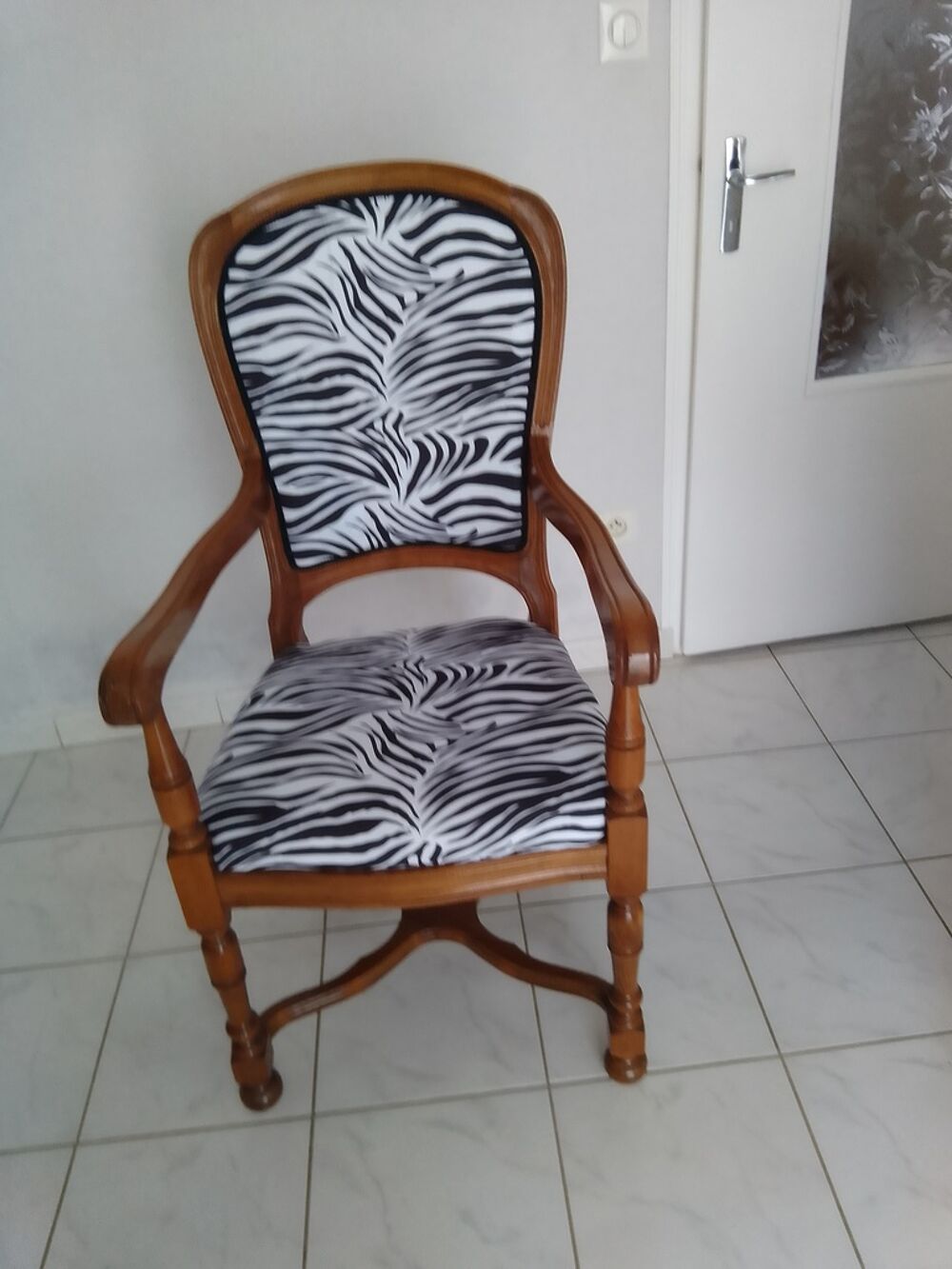 Fauteuil &agrave; Motif Z&egrave;bre en Bois avec Accoudoirs Meubles