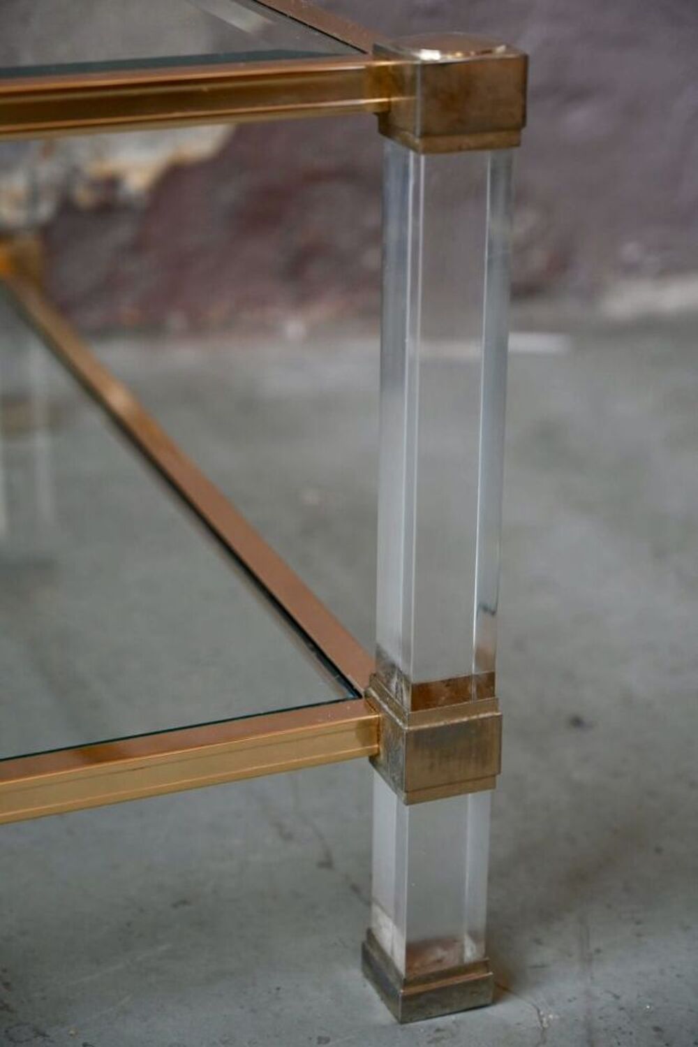 Grande table basse en verre et lucite de Pierre Vandel Paris Meubles