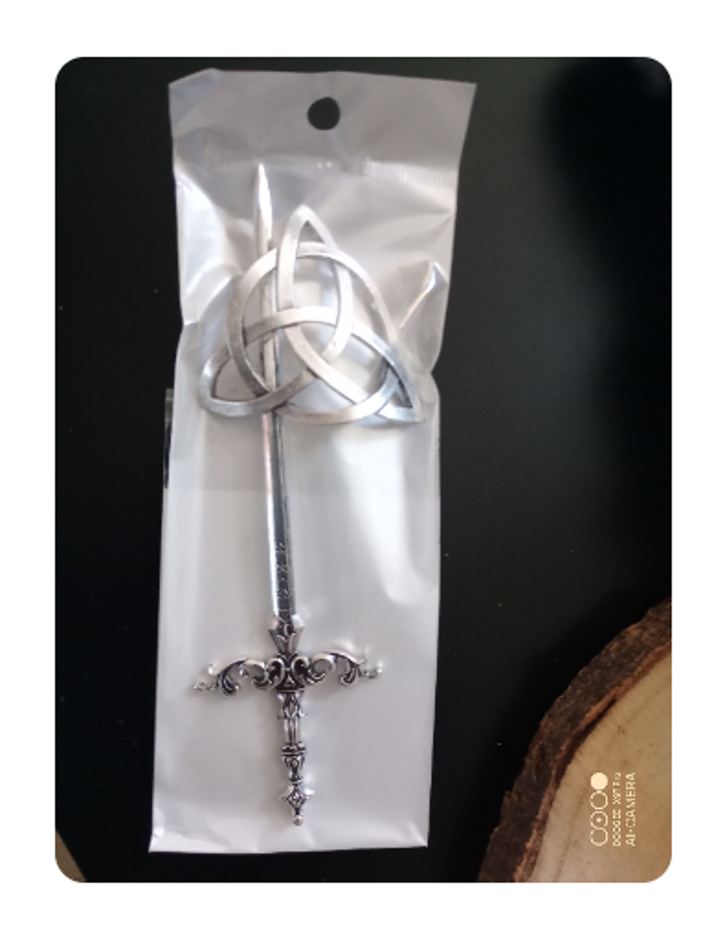 Broche Viking noeud celtique 
Neuf sous emballage plastique Bijoux et montres