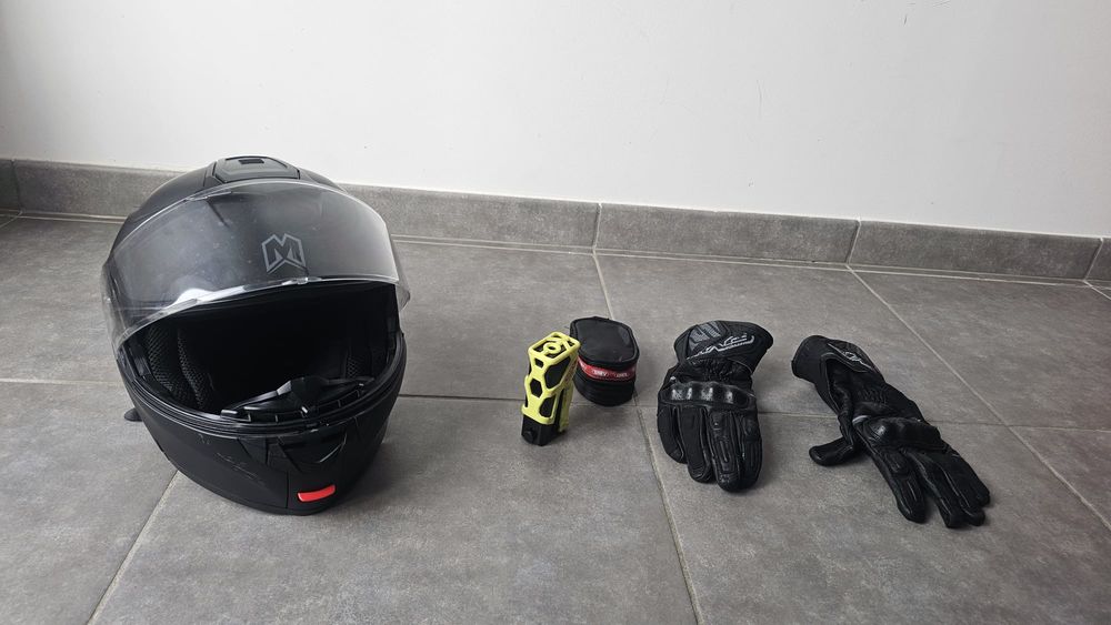 Accessoires moto.
Tout pour rouler en s&eacute;curit&eacute; !!!
Sports