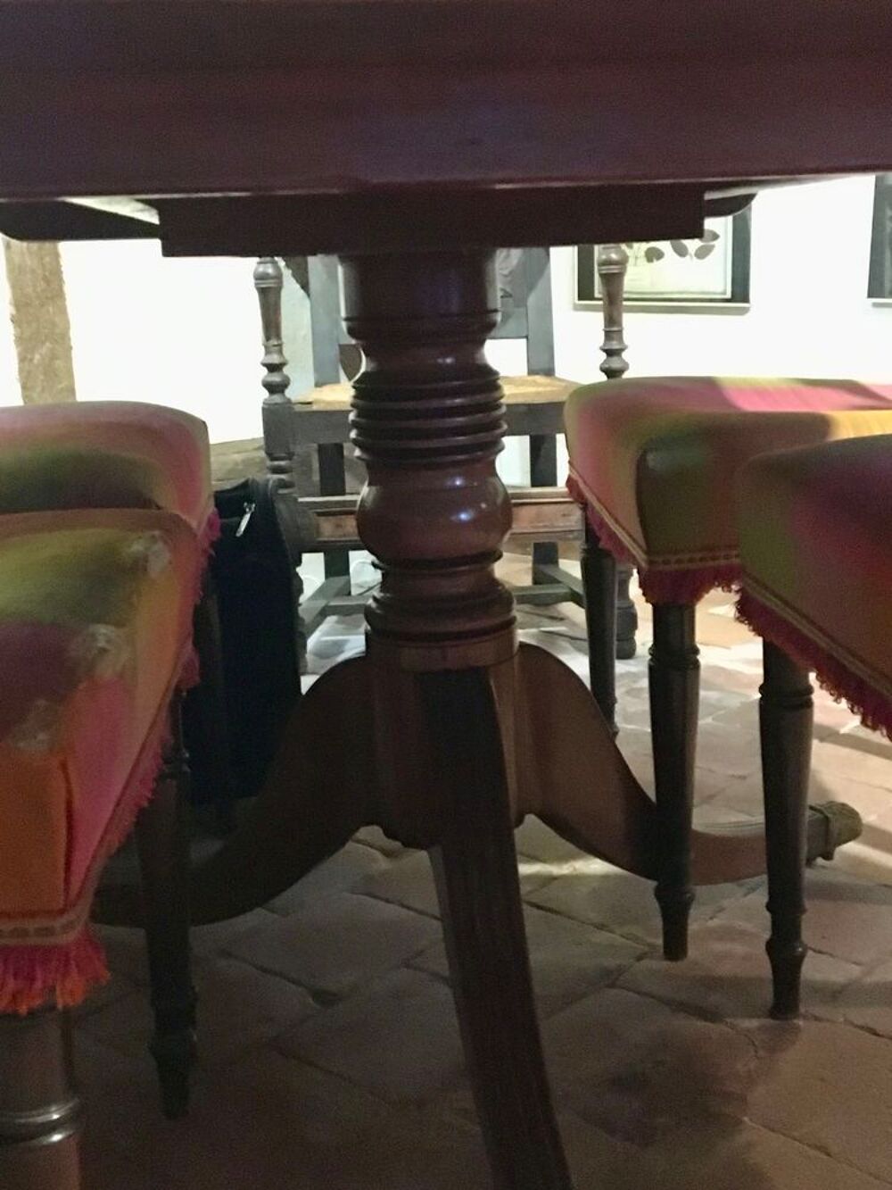 Table &agrave; manger style R&eacute;gence en acajou, 19&egrave;me
Meubles